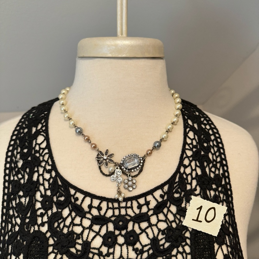 Multi charm short necklace.